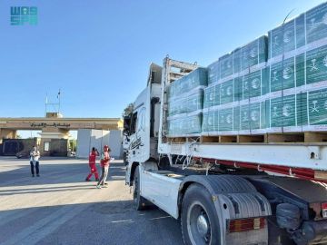 مساعدات إنسانية سعودية جديدة تعبر منفذ رفح متجهة إلى غزة