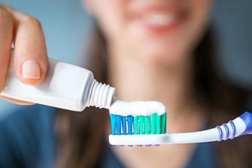 الأسنان والقلب.. لماذا يجب تنظيف الأسنان بالفرشاة قبل النوم؟