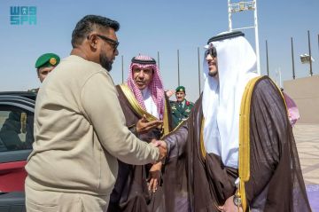 رئيس جمهورية غويانا التعاونية يصل إلى الرياض وفي مقدمة مستقبليه نائب أمير المنطقة رئيس جمهورية غويانا التعاونية يصل إلى الرياض وفي مقدمة مستقبليه نائب أمير المنطقة