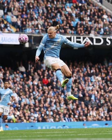 مانشستر سيتي يهزم إيفرتون بثنائية هالاند ويتصدر الدوري الإنجليزي مانشستر سيتي يهزم إيفرتون بثنائية هالاند ويتصدر الدوري الإنجليزي