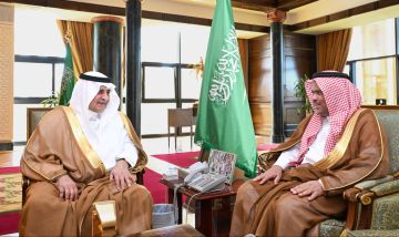 أمير منطقة تبوك يستقبل مدير الأحوال المدنية بالمنطقة أمير منطقة تبوك يستقبل مدير الأحوال المدنية بالمنطقة