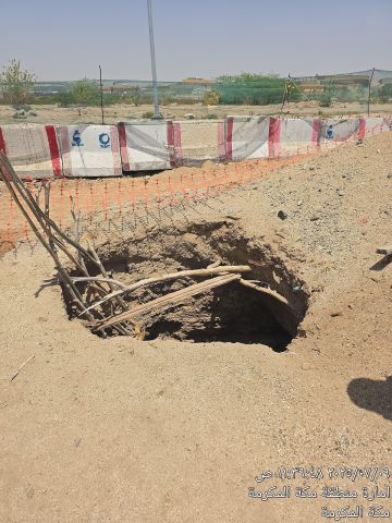 بيئة العاصمة المقدسة تزيل خطرا بيئيا بردم بئر مكشوفة في حي الفيصل بالجعرانة