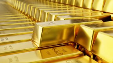 الرئيس الموريتاني يصل جدة لأداء مناسك العمرة