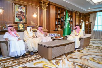 أمير جازان يستقبل المدير العام لفرع وزارة الموارد البشرية والتنمية الاجتماعية