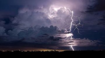 الأرصاد: أمطار رعدية متوسطة على أجزاء من مكة المكرمة والباحة وغزيرة في عسير وجازان