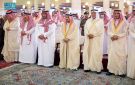 أمير الرياض يؤدي صلاة الميت على نوف بنت سعود بن عبدالعزيز آل سعود - sa