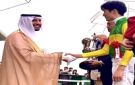 أمين عام هيئة الفروسية يسلم الكأس الملكي السعودي في اليابان للفائز بالمركز الأول - sa