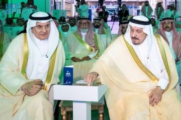 أمير الرياض يدشن ويضع حجر أساس 181 مشروعا تنمويا أمير الرياض يدشن ويضع حجر أساس 181 مشروعا تنمويا