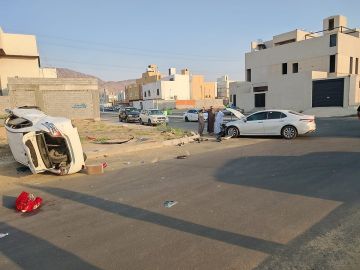 حادث مروري يصيب شخصين ويعيد مطالب أهالي ولي العهد 7 بمكة لمعالجة تقاطع خطر