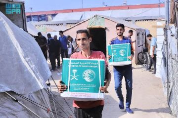 مركز الملك سلمان يوزع مساعدات غذائية على 17 ألف طفل في شمال وجنوب غزة