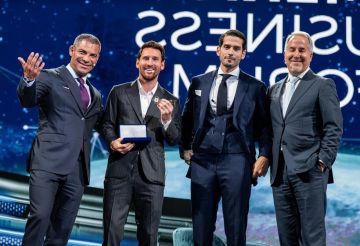 ميسي يتسلم مفتاح مدينة.. ويرد على رونالدو ردا مبطنا