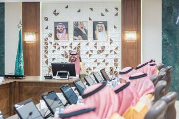 نائب أمير الشرقية يترأس اجتماع لجنة حركة الشاحنات بالمنطقة نائب أمير الشرقية يترأس اجتماع لجنة حركة الشاحنات بالمنطقة