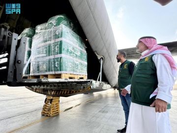 وصول الطائرة الإغاثية السعودية الـ72 لإغاثة الشعب الفلسطيني في غزة وصول الطائرة الإغاثية السعودية الـ72 لإغاثة الشعب الفلسطيني في غزة