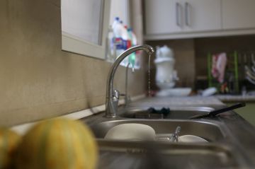 الصنابير تجف في طهران مع تفاقم أزمة المياه بإيران الصنابير تجف في طهران مع تفاقم أزمة المياه بإيران