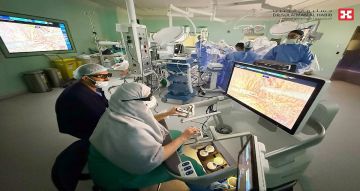 مستشفى الدكتور سليمان الحبيب بالفيحاء في جدة يستاصل المستقيم والرحم والمبيضين بالروبوت Hugo RAS