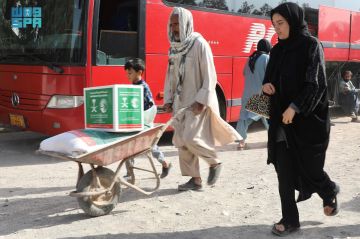 المملكة توزع (564) سلة غذائية في مخيم لواء باباجان بأفغانستان