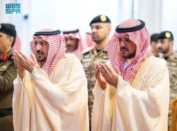 أمير القصيم يؤدي مع جموع المصلين صلاة الاستسقاء في جامع الأمير عبدالإله بن عبدالعزيز ببريدة