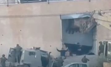 جنود إسرائيليون يقتلون شابين فلسطينيين بعد استسلامهما