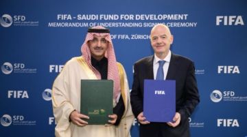 الصندوق السعودي للتنمية والـ (FIFA) يوقعان مذكرة تفاهم تنموية لدعم البنية التحتية الرياضية في الدول النامية