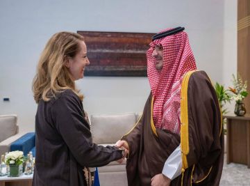 عبدالعزيز بن سعود يستقبل المدير العام للمنظمة الدولية للهجرة عبدالعزيز بن سعود يستقبل المدير العام للمنظمة الدولية للهجرة