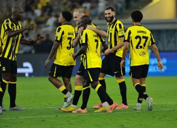 الاتحاد يتجاوز الرياض بثنائية في روشن
