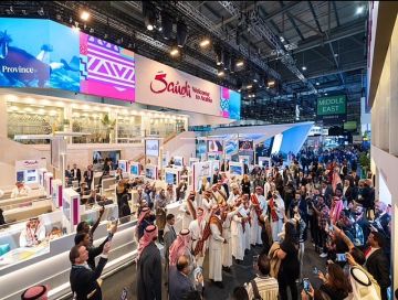 افتتاح الجناح السعودي في معرض لندن السياحي 2025 بحضور طاغ لوسائل الإعلام العالمية