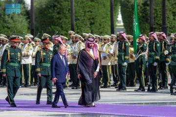 سمو ولي العهد يستقبل ملك ماليزيا ويعقدان جلسة مباحثات رسمية