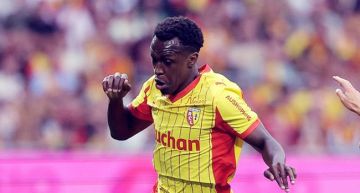 سعود عبدالحميد يتمسك بالقارة العجوز