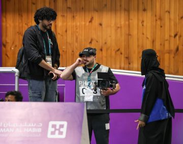 عبدالعزيز باعشن يوجه رسالة بشأن المتطوعين في دورة ألعاب التضامن الإسلامي عبدالعزيز باعشن يوجه رسالة بشأن المتطوعين في دورة ألعاب التضامن الإسلامي