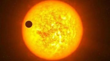 عطارد يمر بين الأرض والشمس غدا