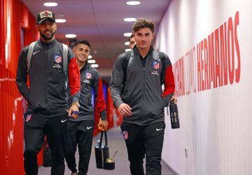 سيميوني يؤكد قيمة ألفاريز لأتليكو مدريد رغم غيابه عن قائمة جائزة الأفضل