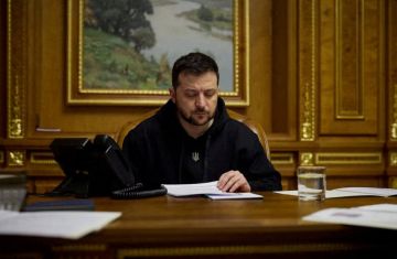 زيلينسكي يعلن استقالة مدير مكتبه في إطار قضية فساد مدوية