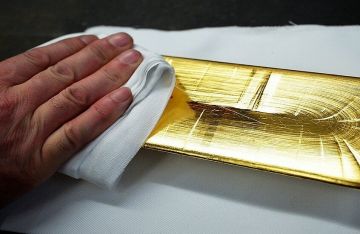 فرنسي يحفر مسبحا.. فيعثر على كنز من الذهب بقيمة 700 ألف يورو!