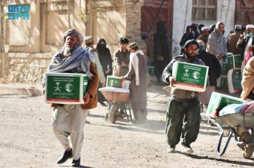 المملكة توزع 489 سلة غذائية في مدينة بلخمري بأفغانستان