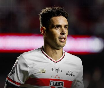 البرازيلي أوسكار يعاني من حالات إغماء لكن وضعه مستقر