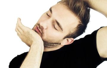 طقطقة الرقبة.. راحة مؤقتة قد تحمل مخاطر كبيرة طقطقة الرقبة.. راحة مؤقتة قد تحمل مخاطر كبيرة