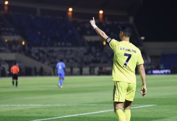 رونالدو يحصد جائزة جديدة.. ويقترب من الحلم الأكبر! (فيديو) رونالدو يحصد جائزة جديدة.. ويقترب من الحلم الأكبر! (فيديو)