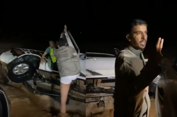 شجاعة في قلب السيل.. شبان سعوديون ينقذون وافدين صينيين من الغرق في حائل (فيدو) شجاعة في قلب السيل.. شبان سعوديون ينقذون وافدين صينيين من الغرق في حائل (فيدو)