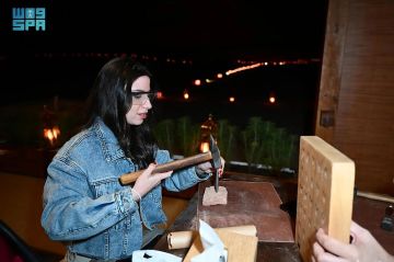 مساء جبل عكمة.. تجربة تفاعلية بين النقوش والتاريخ في العلا مساء جبل عكمة.. تجربة تفاعلية بين النقوش والتاريخ في العلا