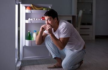 مع جوع ليالي الشتاء.. طبيبة باطنة: لا ضرر من تناول الطعام بعد السادسة مساء ولكن بشروط مع جوع ليالي الشتاء.. طبيبة باطنة: لا ضرر من تناول الطعام بعد السادسة مساء ولكن بشروط