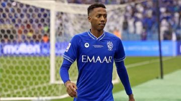 ماذا فعل ناصر الدوسري مع جماهير الهلال بعد طرده أمام الفتح؟ ماذا فعل ناصر الدوسري مع جماهير الهلال بعد طرده أمام الفتح؟