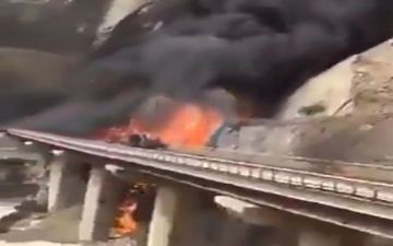 فيديو متداول لحادث تصادم شاحنة وقود بحافلة معتمرين من الهند في السعودية.. هذه حقيقته فيديو متداول لحادث تصادم شاحنة وقود بحافلة معتمرين من الهند في السعودية.. هذه حقيقته