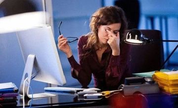 كم ساعة أمام الشاشة آمنة يوميا؟ خبير يوضح ويحذر من نظارات بلو راي كم ساعة أمام الشاشة آمنة يوميا؟ خبير يوضح ويحذر من نظارات بلو راي