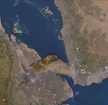 ثوران بركان هايلي جبي في إثيوبيا.. وسحابة رماد وغازات تعبر نحو اليمن وعمان ثوران بركان هايلي جبي في إثيوبيا.. وسحابة رماد وغازات تعبر نحو اليمن وعمان