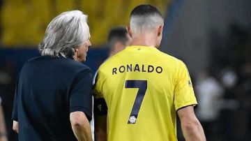 مفاجأة مدوية.. جيسوس يبحث عن بديل كريستيانو رونالدو