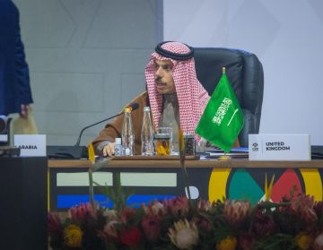 نيابة عن سمو ولي العهد.. وزير الخارجية يشارك في الجلسة الأولى لقمة دول مجموعة العشرين نيابة عن سمو ولي العهد.. وزير الخارجية يشارك في الجلسة الأولى لقمة دول مجموعة العشرين