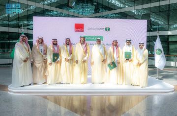 أمير الباحة يشهد توقيع 9 عقود استثمارية لإنشاء مدن للبن واللوز ومشاريع دواجن على مساحة تتجاوز 5 ملايين متر مربع أمير الباحة يشهد توقيع 9 عقود استثمارية لإنشاء مدن للبن واللوز ومشاريع دواجن على مساحة تتجاوز 5 ملايين متر مربع