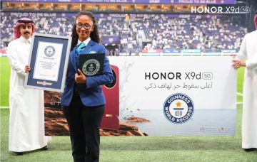 علامة HONOR تتعاون مع نادي الهلال في تقديم عرض حماسي خلال استراحة منتصف المباراة