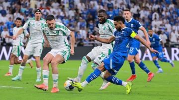 لجنة الانضباط توقف زياد الجهني.. وتغرم لاعب الهلال 10 آلاف ريال