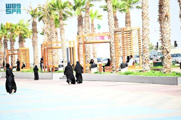 أجواء جازان المعتدلة وشواطئها الخلابة تجذبان الزوار والأهالي أجواء جازان المعتدلة وشواطئها الخلابة تجذبان الزوار والأهالي